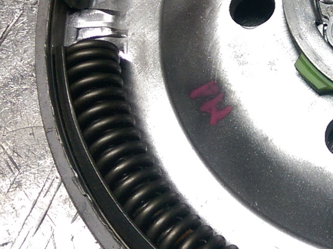 sprężyny łukowe zamontowene wewnątrz dwumasy